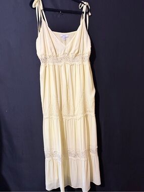 Forever 21 Pale Yellow Lace-Trim Maxi Dress